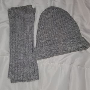 NWOT Hat and fingerless glove set. Grey.
